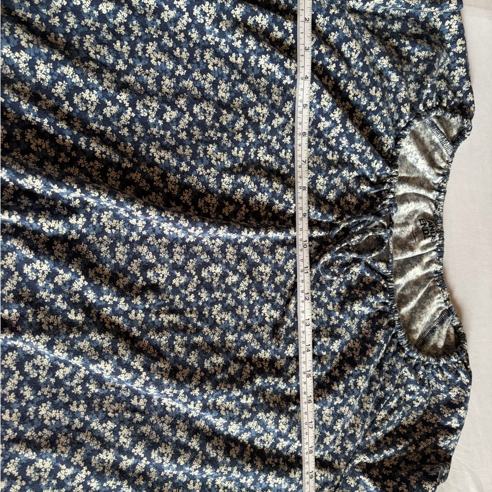 Lands'‎ End Navy Floral Blouse - Picture 4 of 6